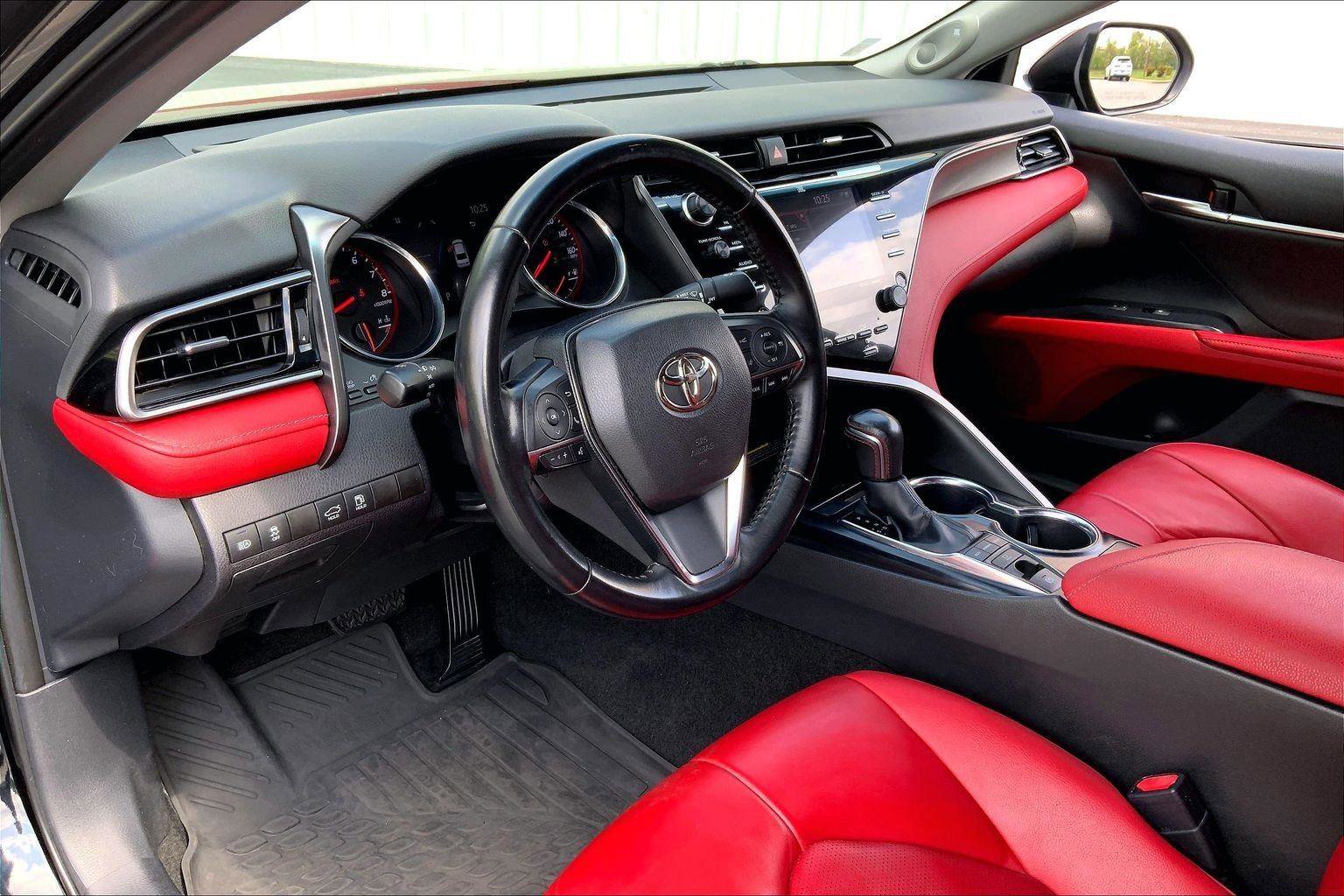 Used 2019 Toyota Camry XSE FWD image 13