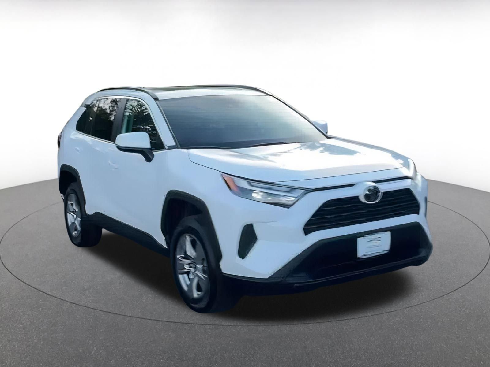 Used 2025 Toyota RAV4 XLE image 3