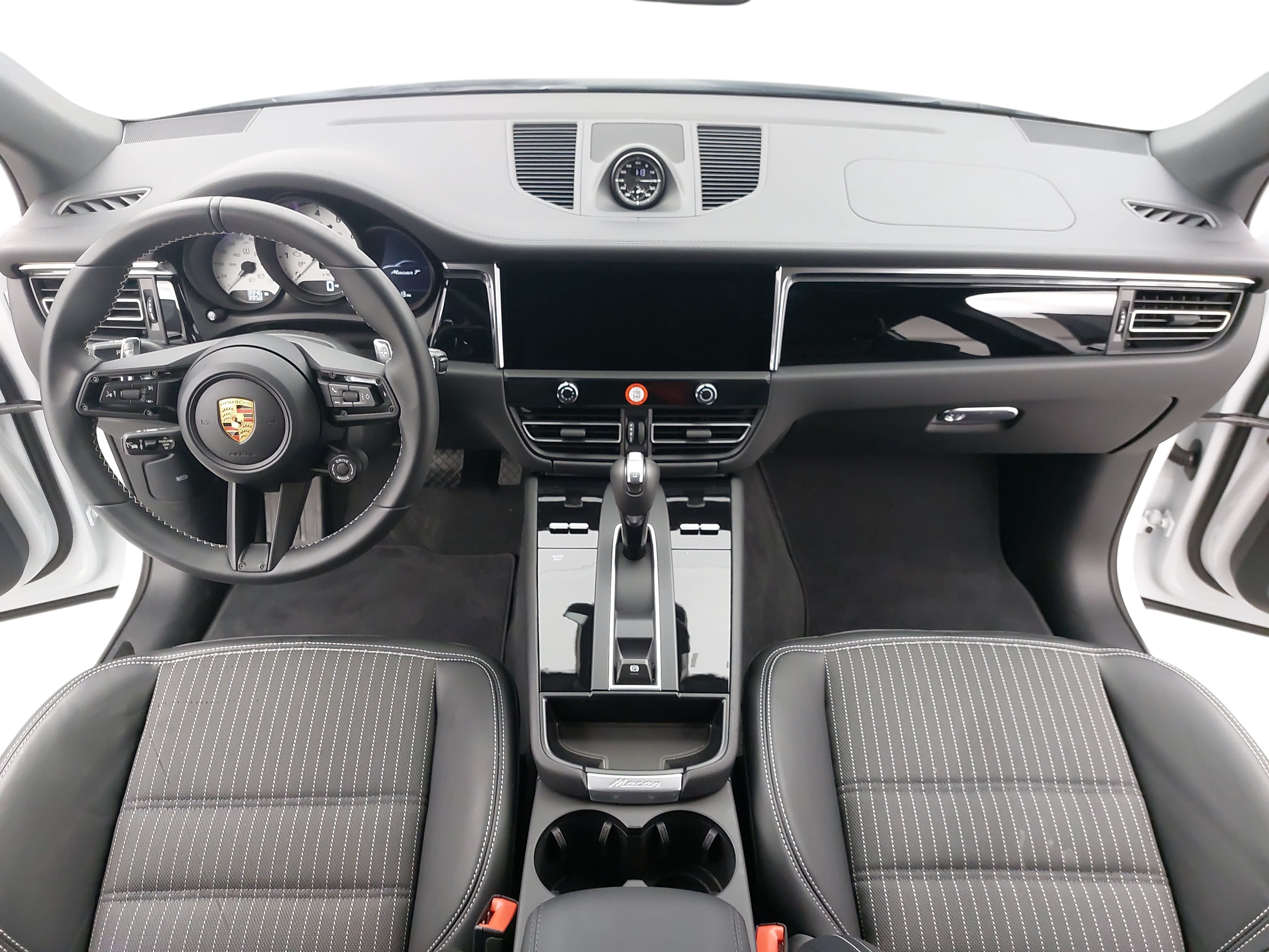 Certified 2026 Porsche Macan Turbo AWD/4WD image 11
