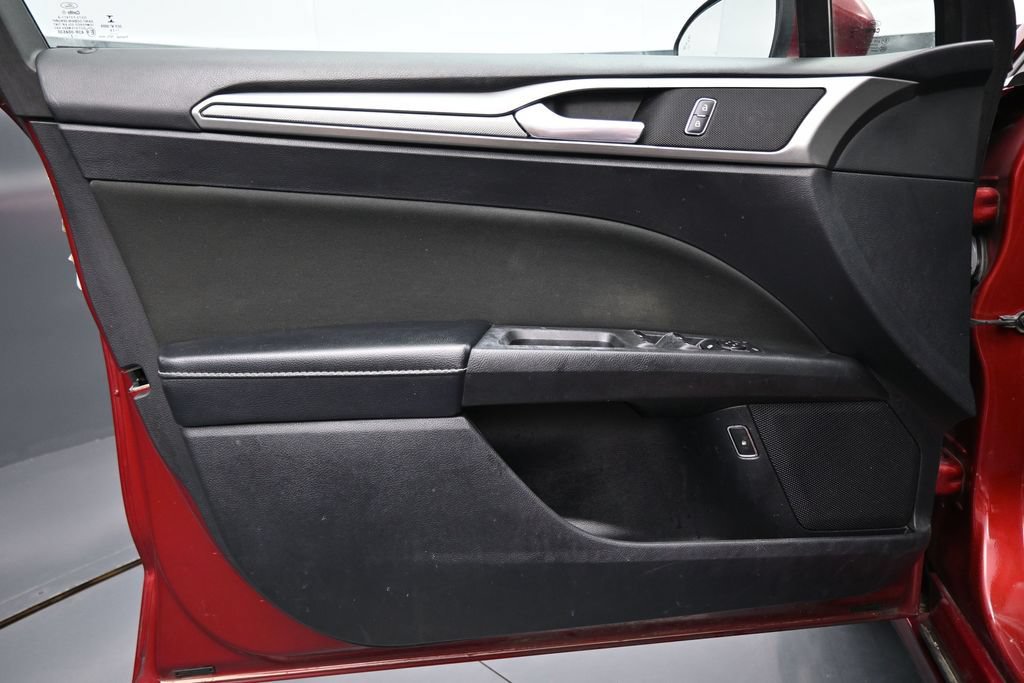 Used 2019 Ford Fusion SE FWD image 10