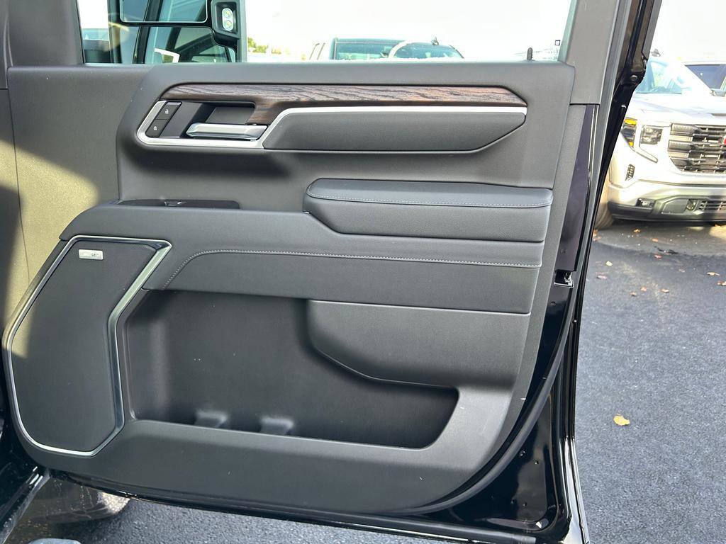 New 2026 GMC Sierra 3500 SLT w/ SLT Premium Package image 18