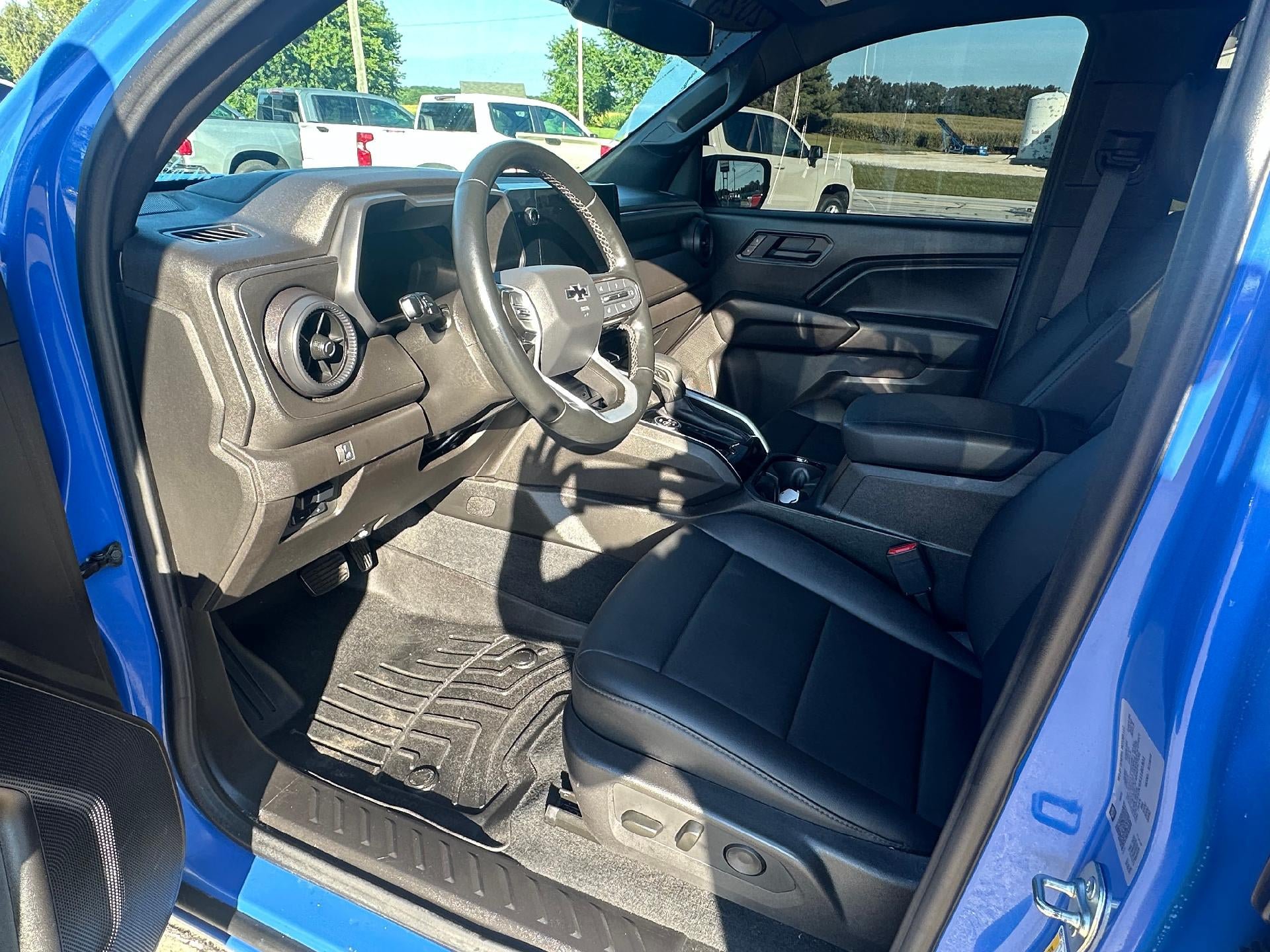 Used 2025 Chevrolet Colorado Trail Boss AWD/4WD image 15