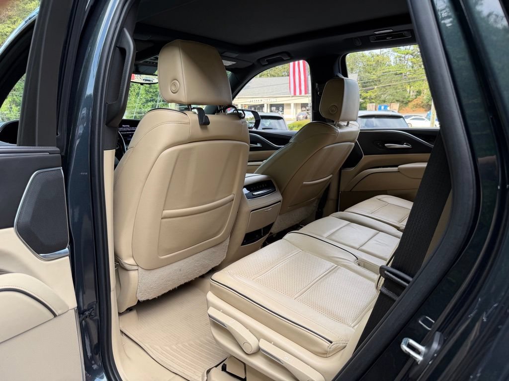 Used 2022 Cadillac Escalade Premium Luxury w/ Performance Package AWD/4WD image 31