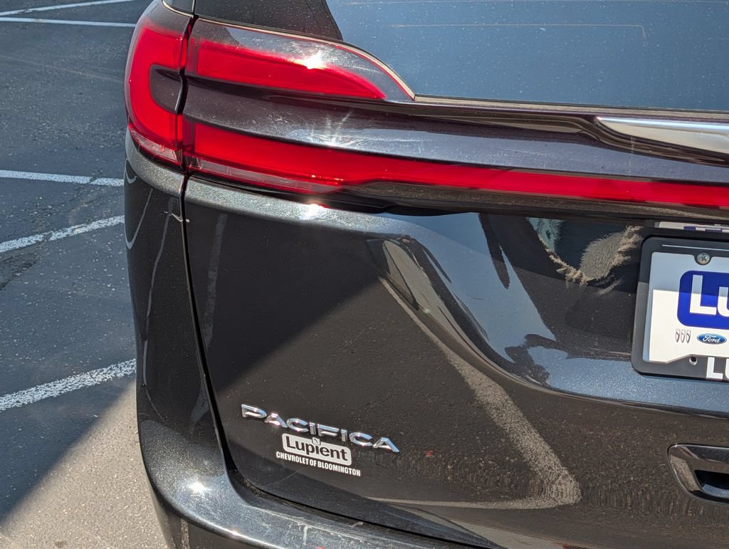 Used 2023 Chrysler Pacifica Touring-L FWD image 5