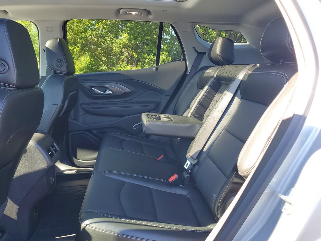 Used 2024 GMC Terrain SLT w/ LPO, Floor Liner Package AWD/4WD image 9