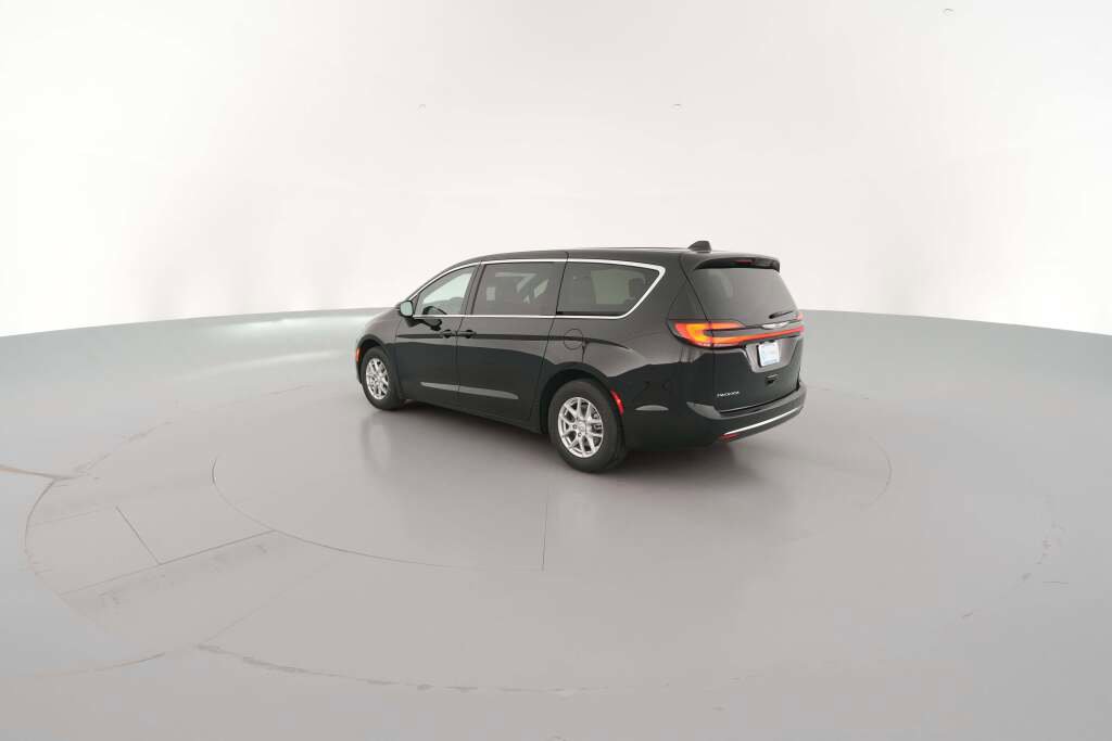 New 2026 Chrysler Pacifica Select image 8