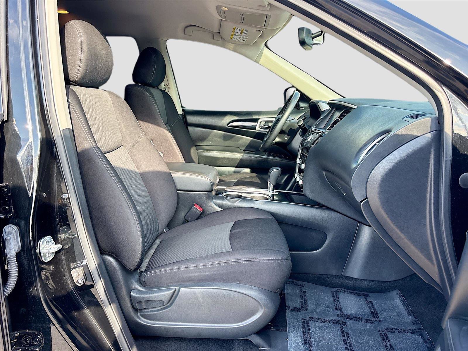 Used 2020 Nissan Pathfinder SV image 28