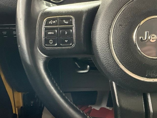 Used 2015 Jeep Wrangler Rubicon w/ Connectivity Group image 16