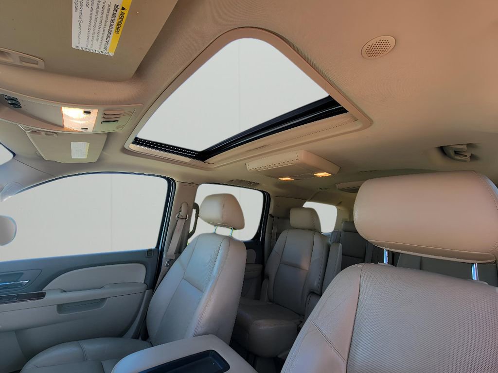 Used 2014 Chevrolet Suburban LTZ image 23
