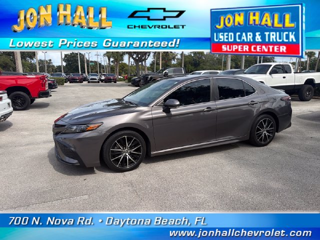 Used 2021 Toyota Camry SE w/ Convenience Package FWD image 2