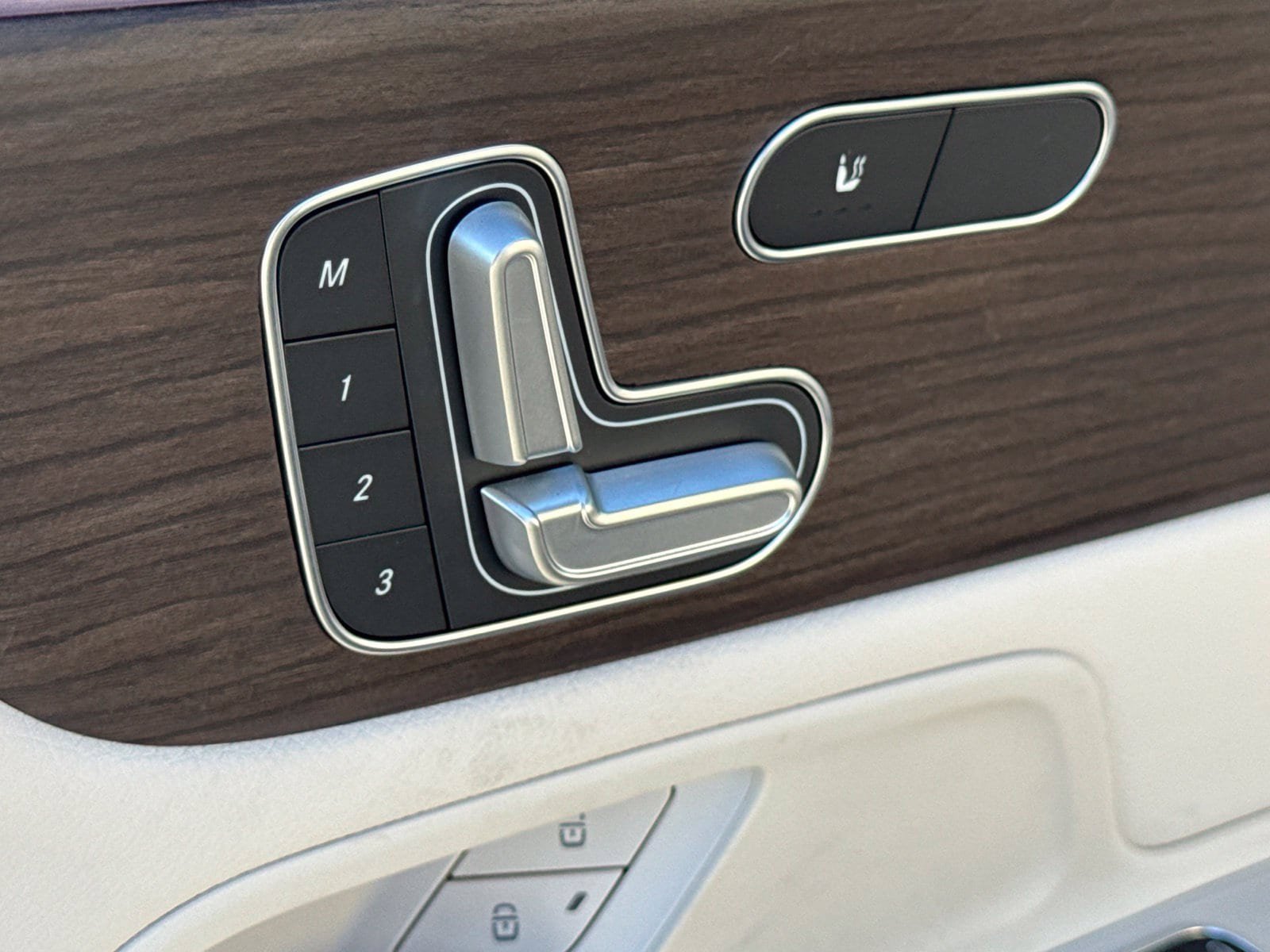 New 2026 Mercedes-Benz GLB 250 4MATIC image 16
