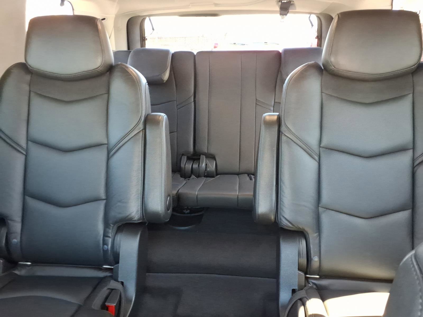 Used 2019 Cadillac Escalade Luxury AWD/4WD image 34