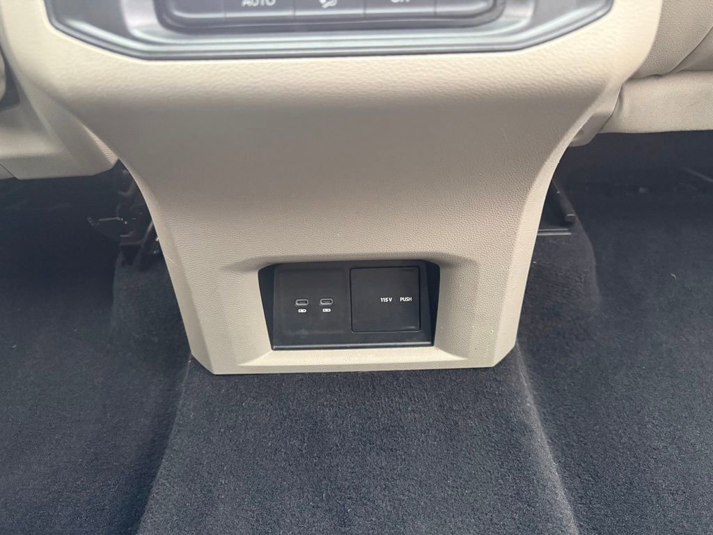 Used 2023 Volkswagen Atlas SE image 17