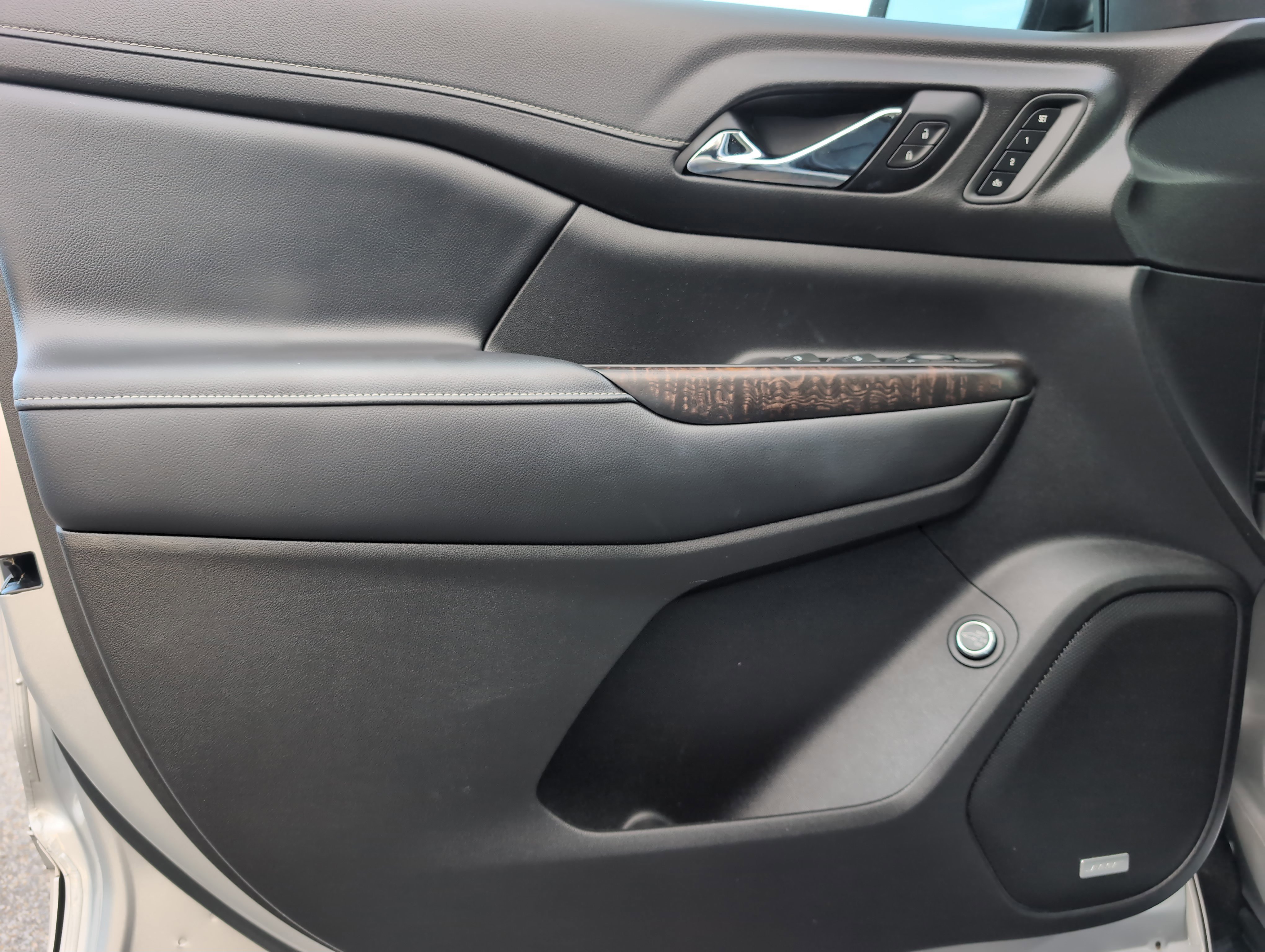 Used 2020 GMC Acadia Denali w/ LPO, Floor Liner Package image 12