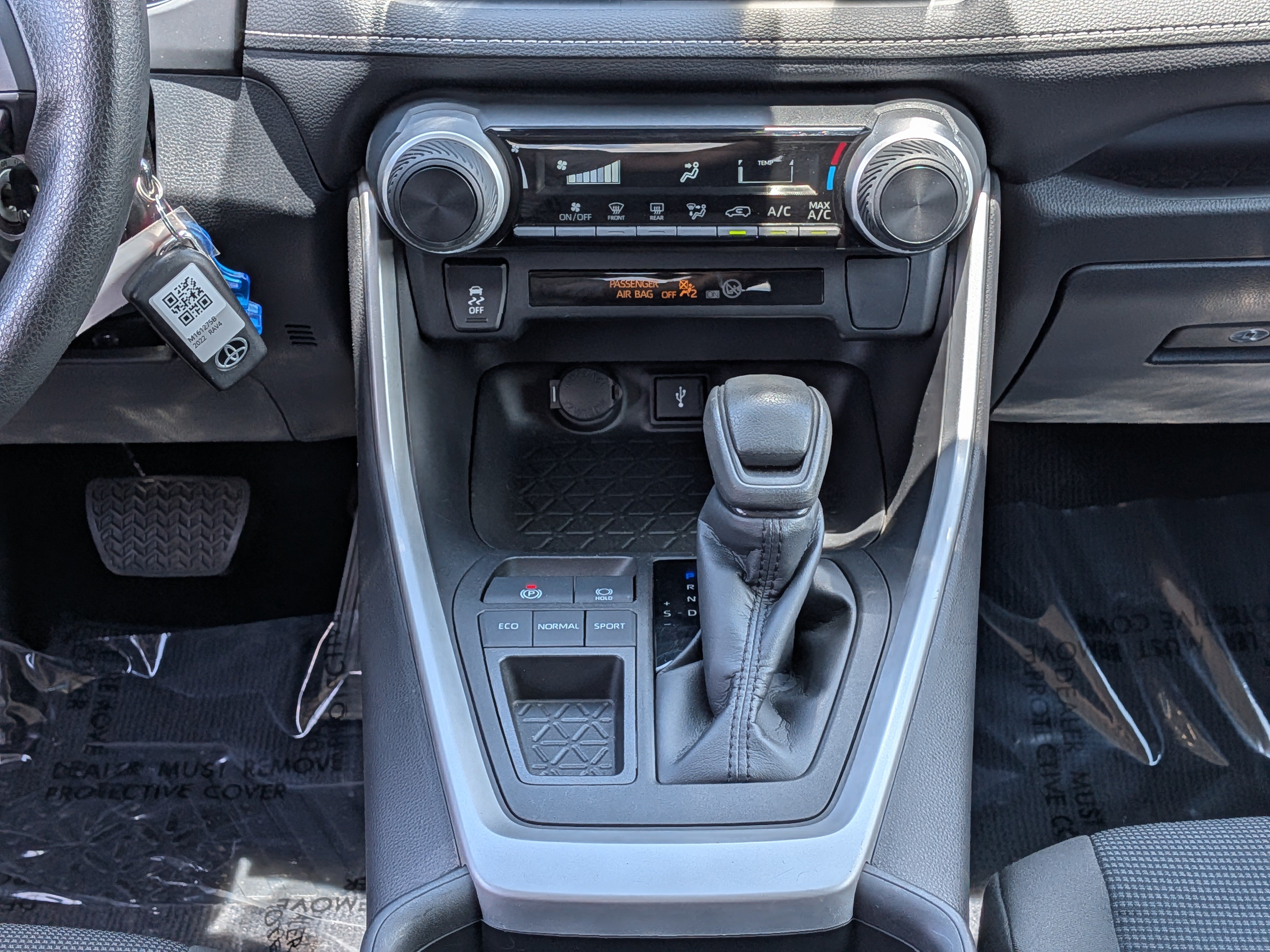 Used 2022 Toyota RAV4 LE FWD image 19