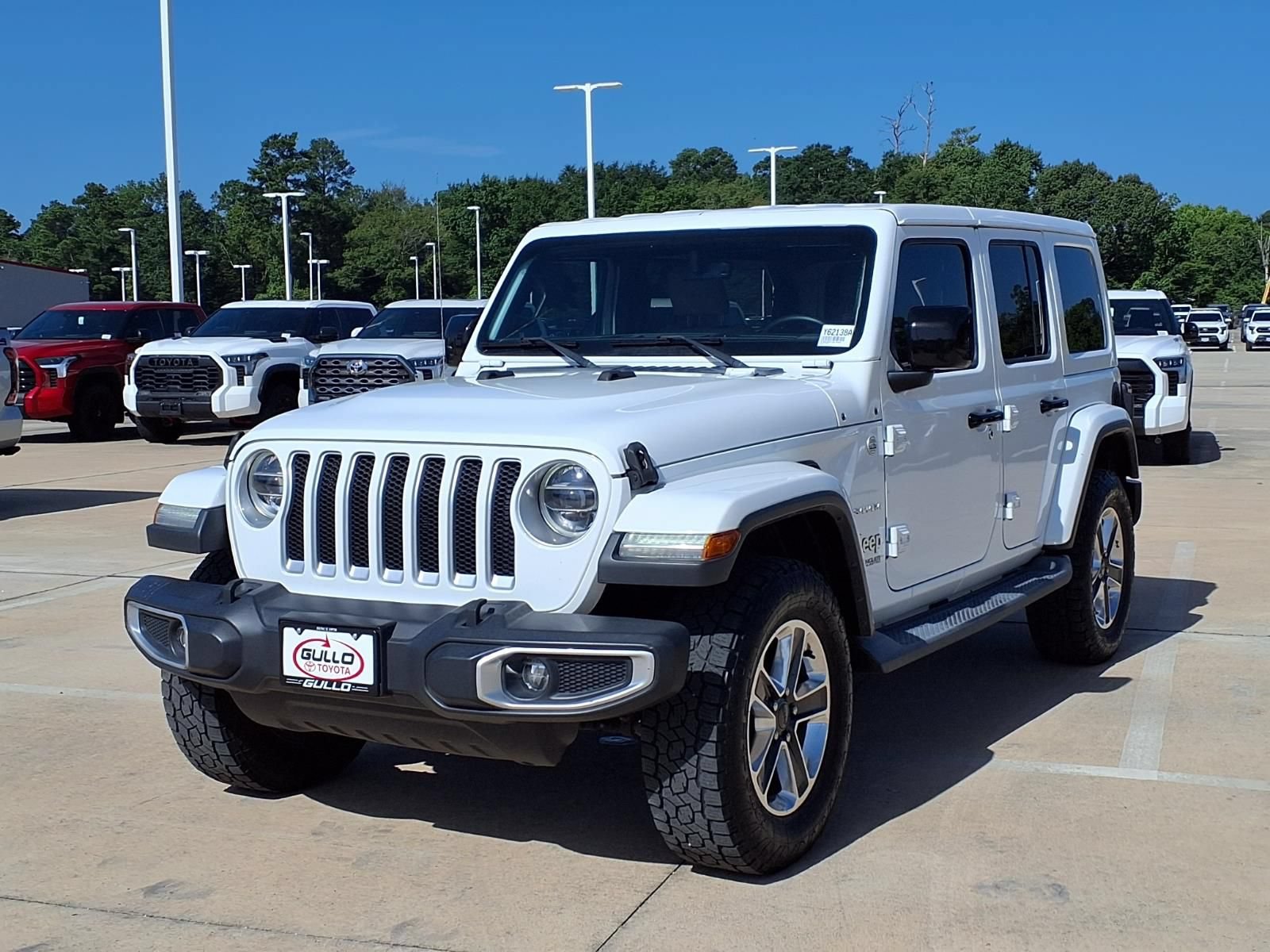 Used 2018 Jeep Wrangler Unlimited Sahara AWD/4WD image 3
