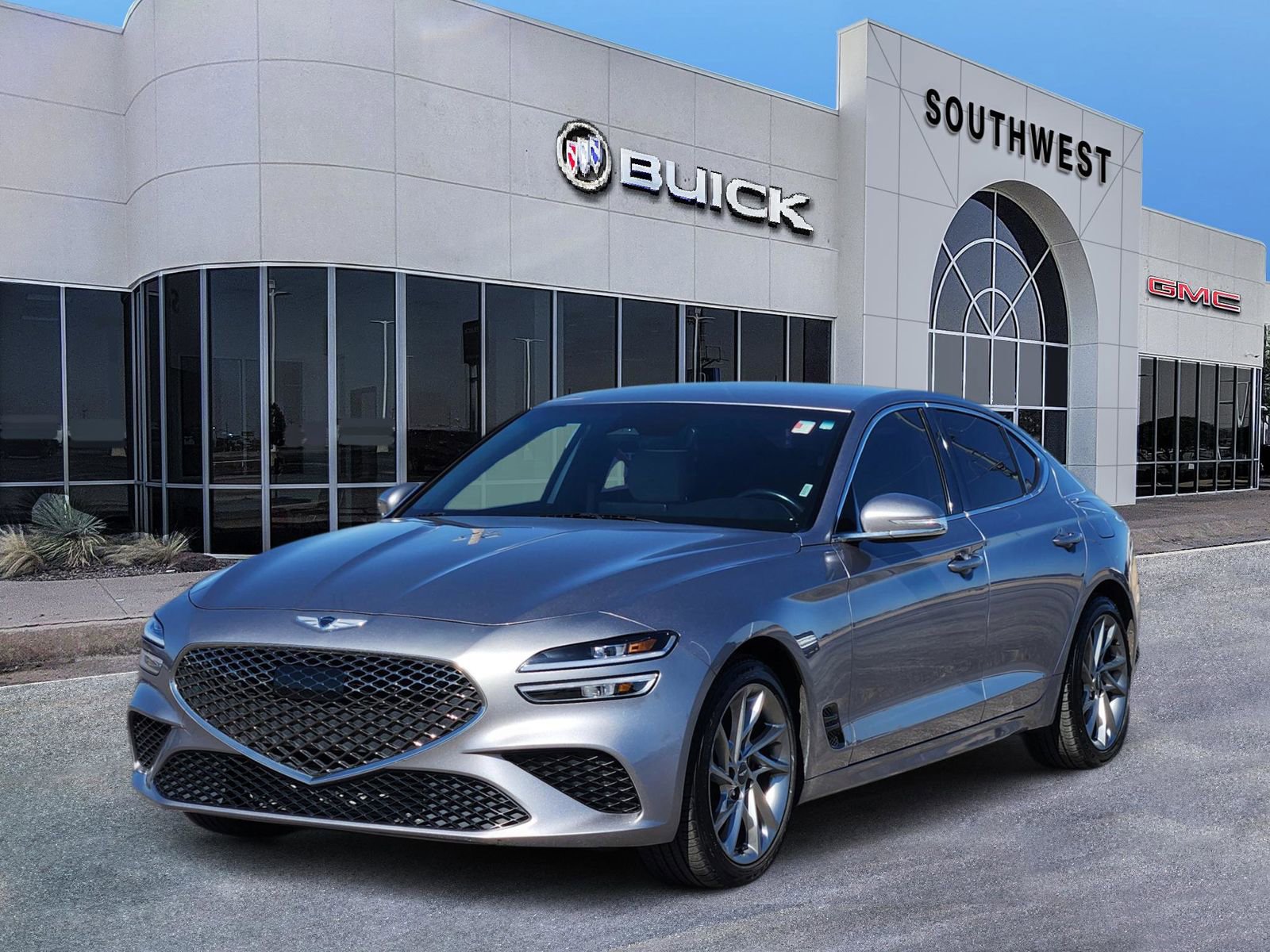 Used 2022 Genesis G70 2.0T image 2
