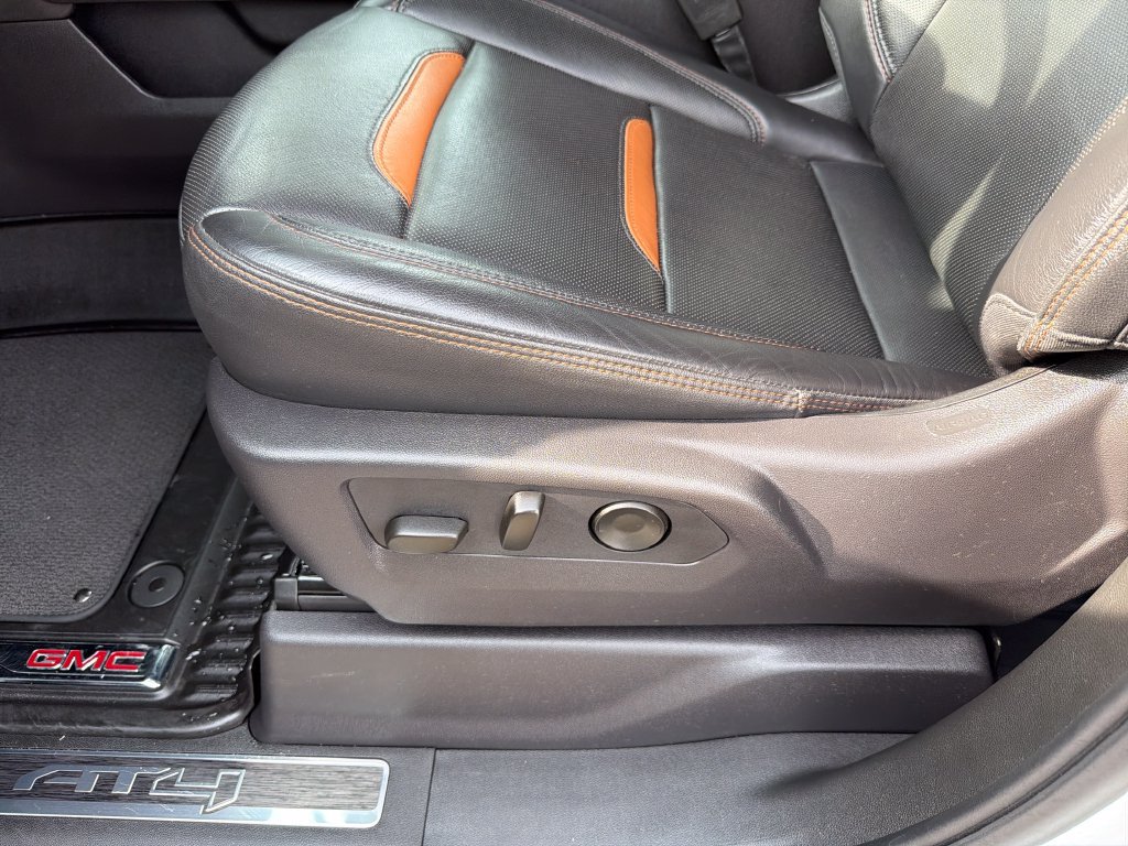 Used 2024 GMC Sierra 1500 AT4 w/ Technology Package AWD/4WD image 14