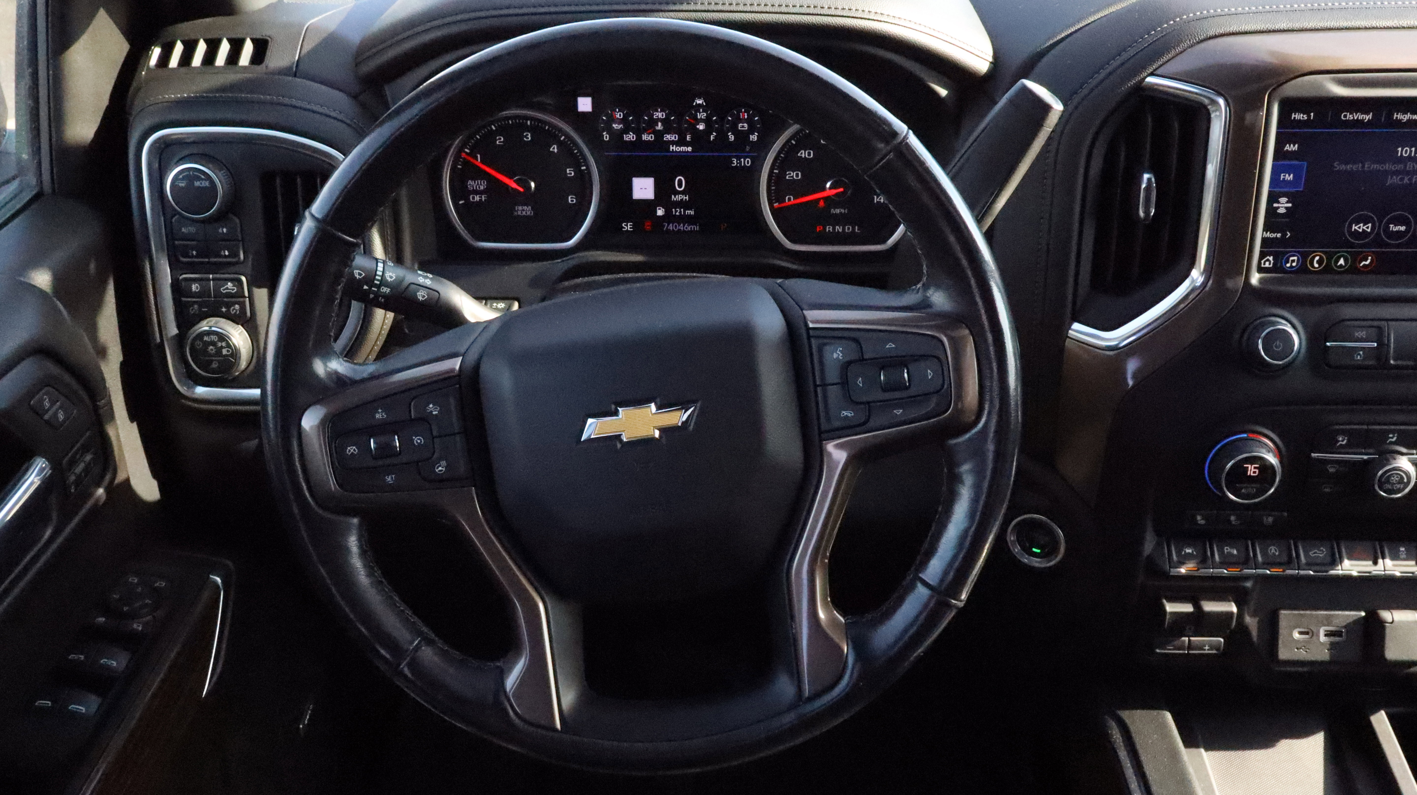 Certified 2022 Chevrolet Silverado 1500 High Country w/ Technology Package image 9