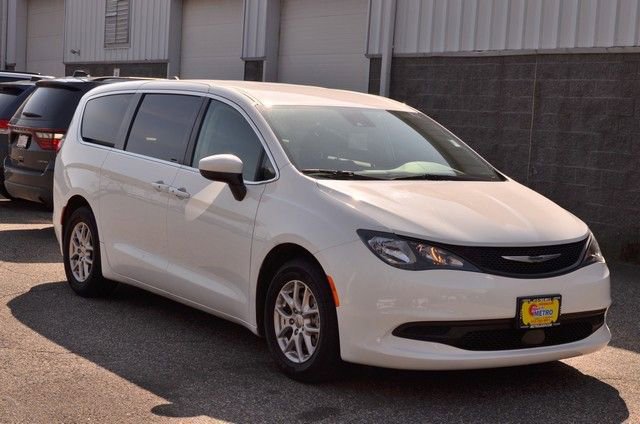 Used 2023 Chrysler Voyager LX video 2