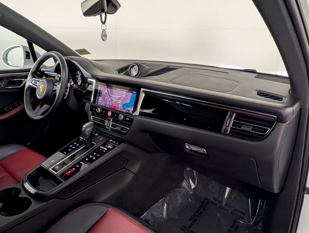 Certified 2023 Porsche Macan S AWD/4WD image 18