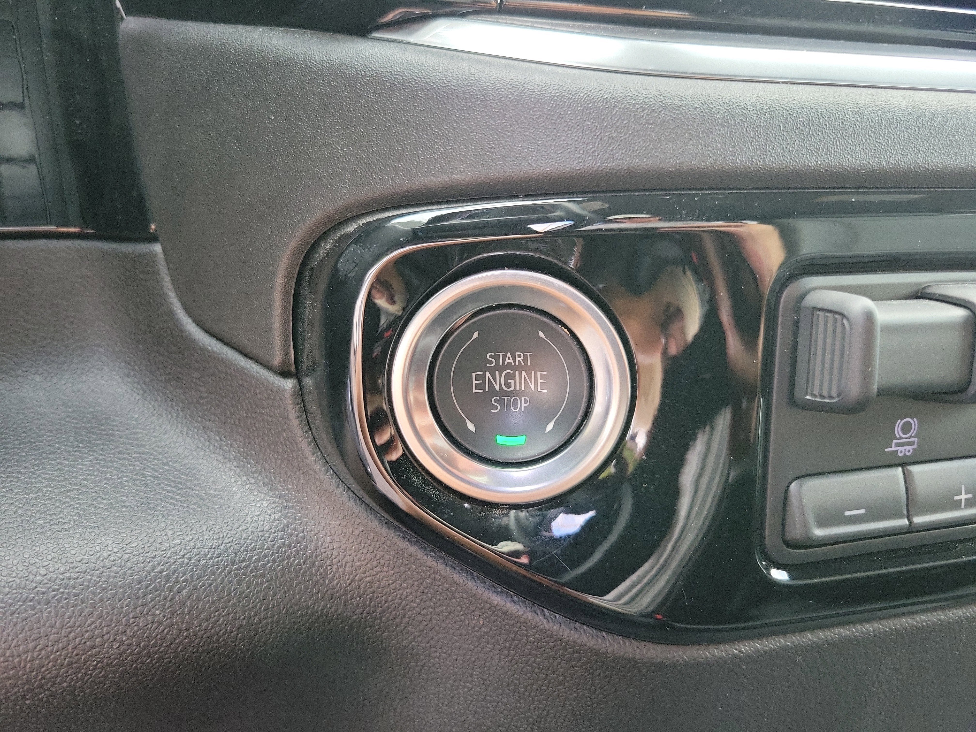 Used 2025 GMC Sierra 1500 SLT image 13