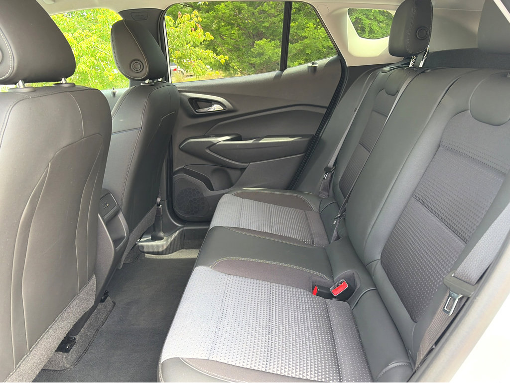 Used 2025 Chevrolet Trax LT FWD image 18