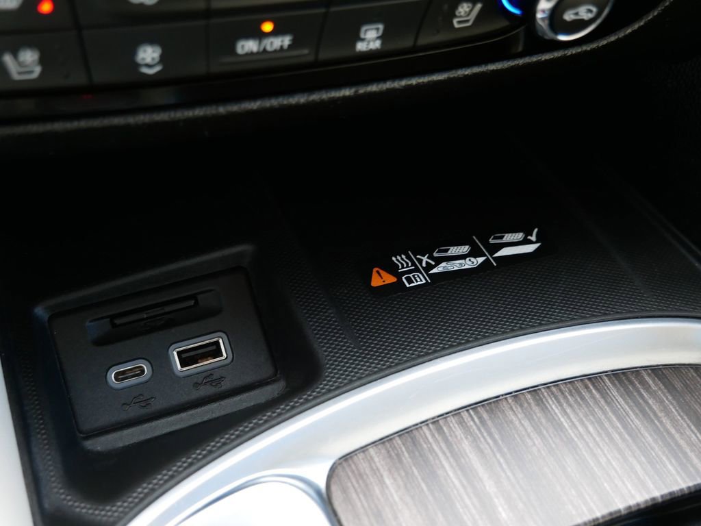 Used 2022 Buick Enclave Avenir w/ Avenir Technology Package AWD/4WD image 27