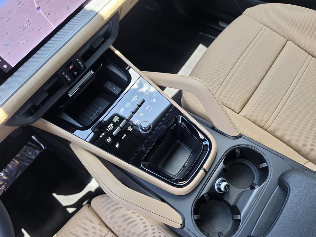 New 2026 Porsche Cayenne Coupe AWD/4WD image 28
