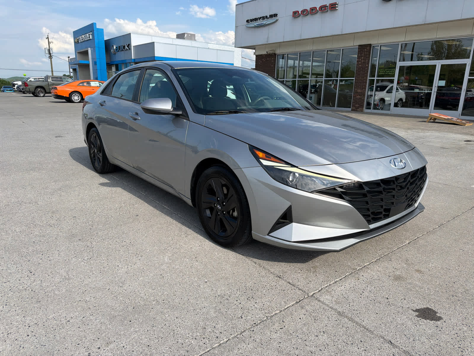 Used 2022 Hyundai Elantra SEL w/ Convenience Package FWD image 4