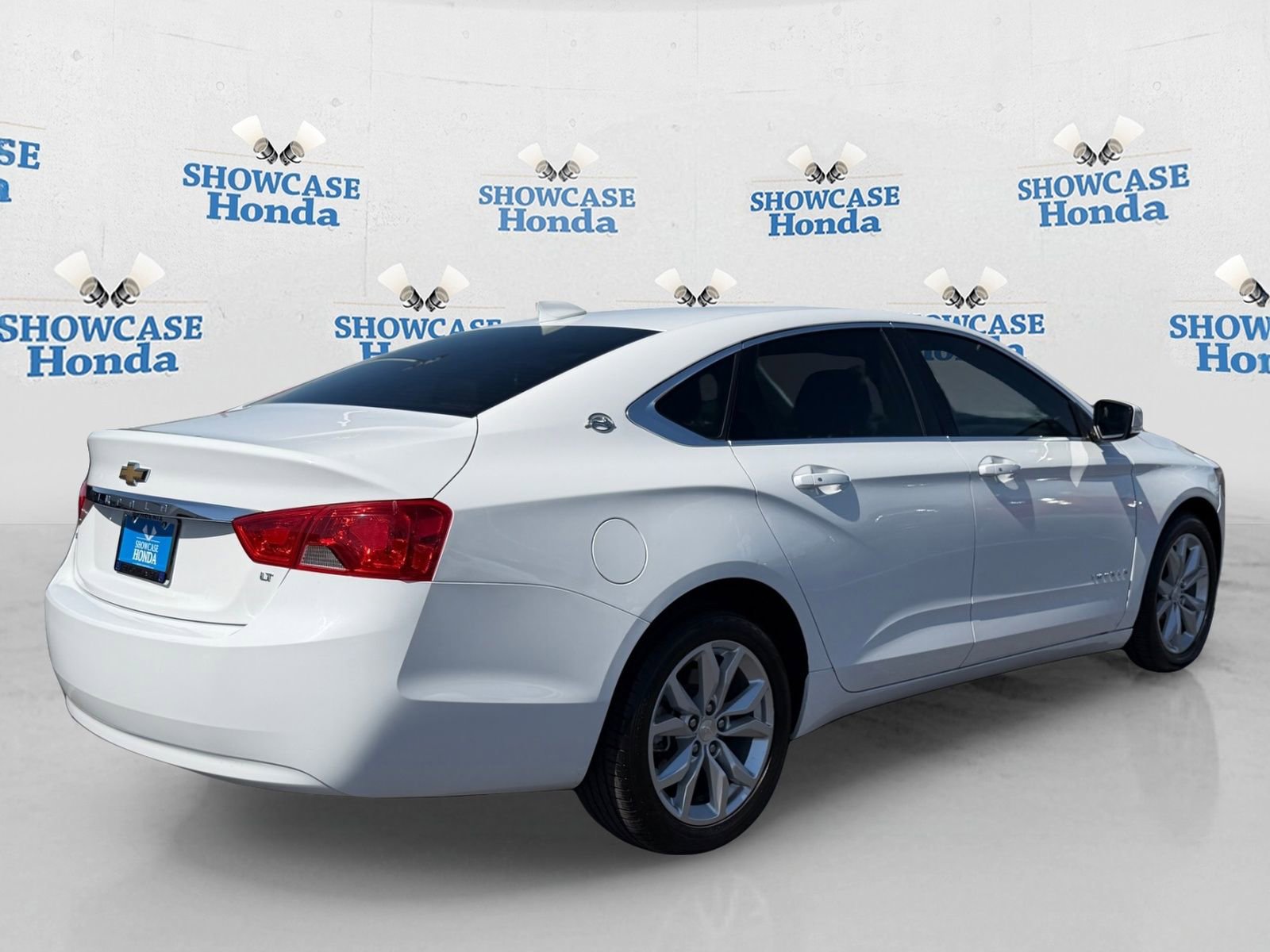 Used 2018 Chevrolet Impala LT w/ LT Entertainment Package FWD image 8
