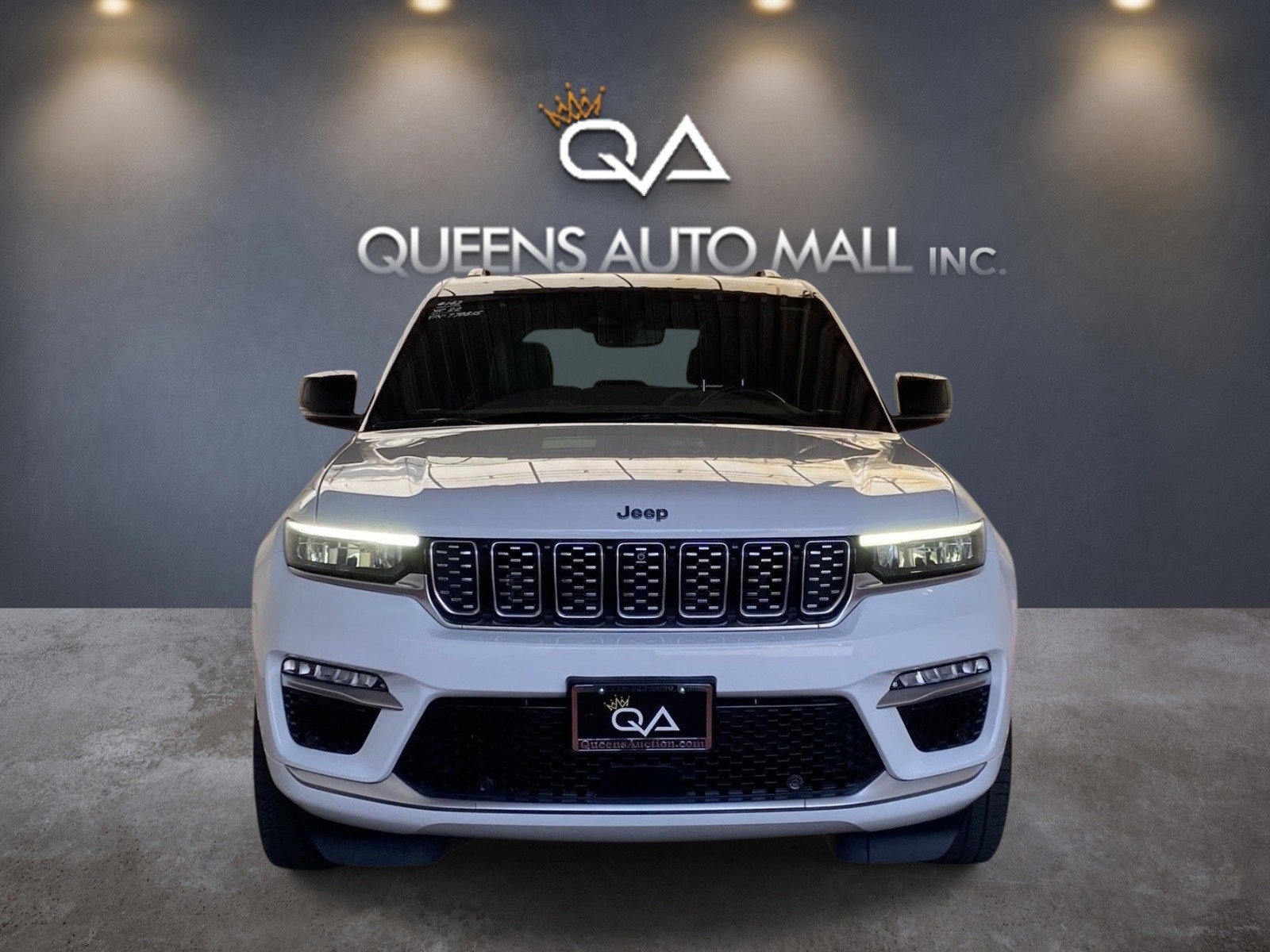 Used 2022 Jeep Grand Cherokee Summit AWD/4WD image 2
