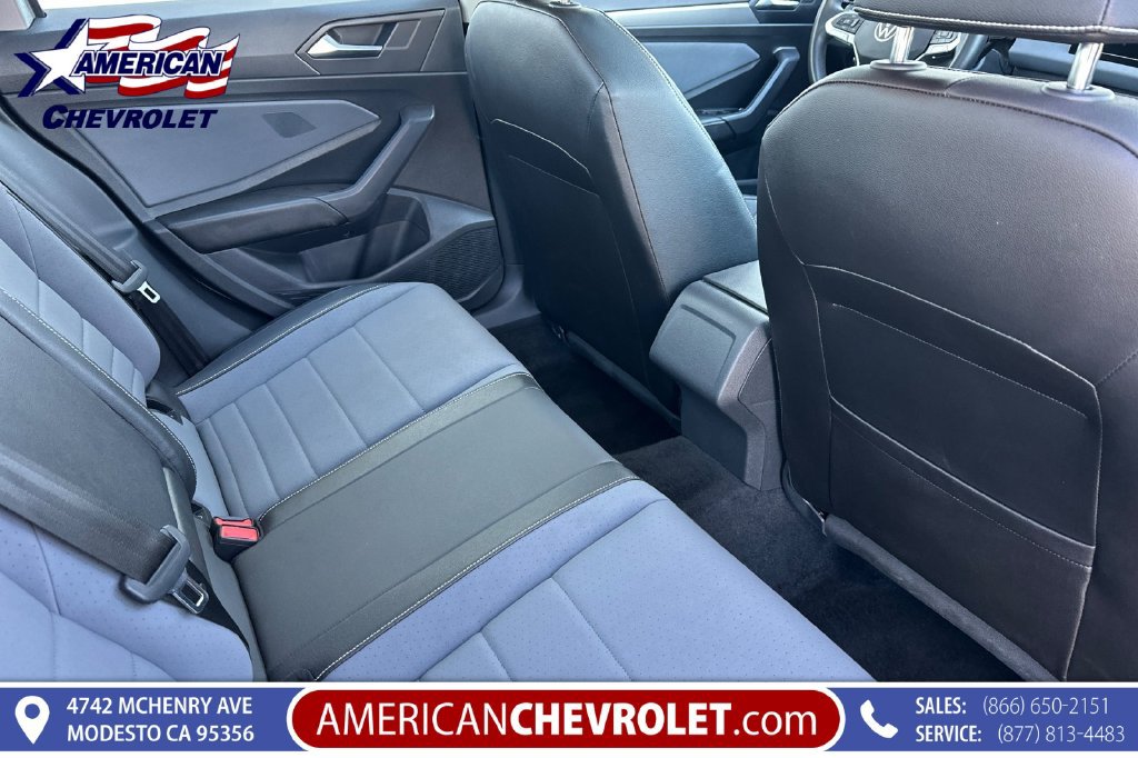 Used 2025 Volkswagen Jetta SE FWD image 19