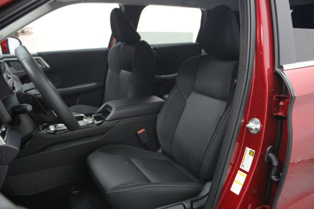 New 2026 Mitsubishi Outlander ES FWD image 7