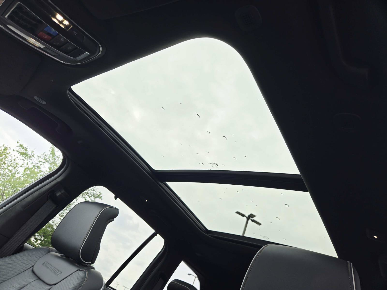 New 2027 Jeep Grand Cherokee Summit AWD/4WD image 10