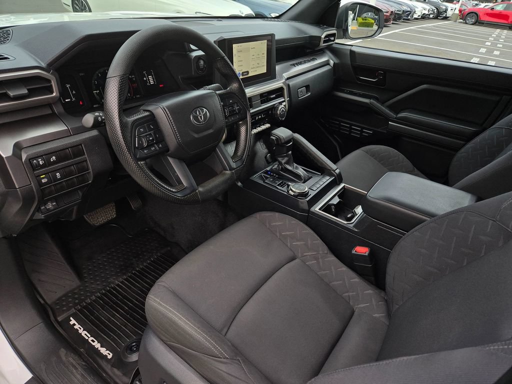 Used 2025 Toyota Tacoma SR5 AWD/4WD image 9