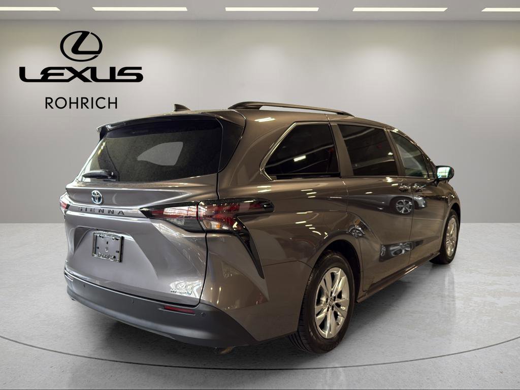 Used 2023 Toyota Sienna XLE w/ XLE Plus Package image 6