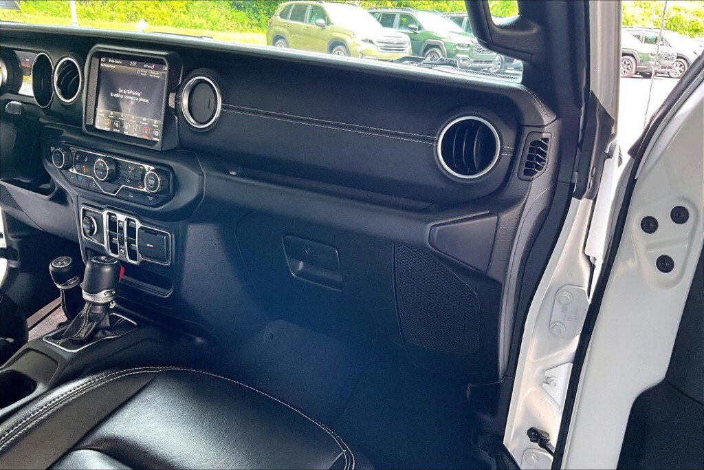Used 2023 Jeep Wrangler Unlimited Sahara w/ Cold Weather Group AWD/4WD image 11