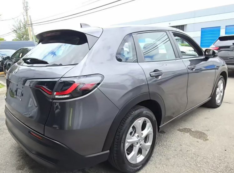Used 2025 Honda HR-V LX image 2
