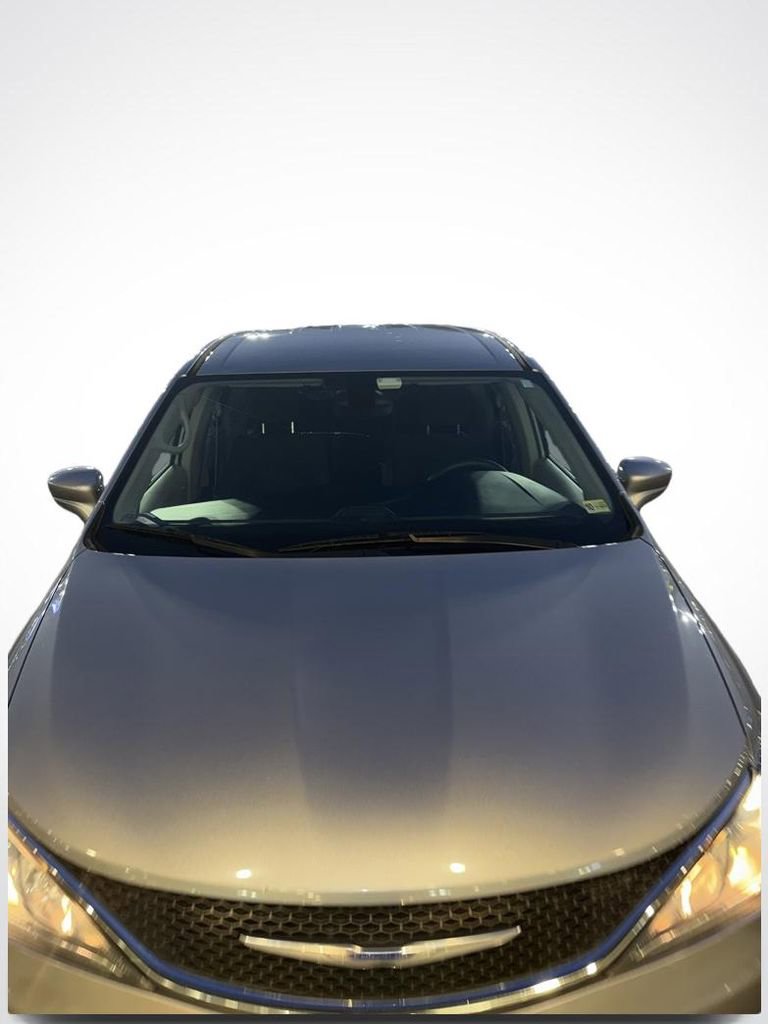 Used 2018 Chrysler Pacifica Touring Plus image 7