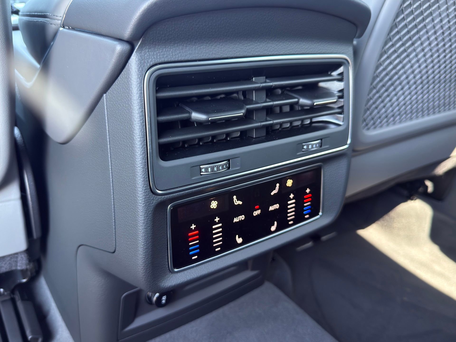 New 2026 Audi SQ8 Premium Plus image 26