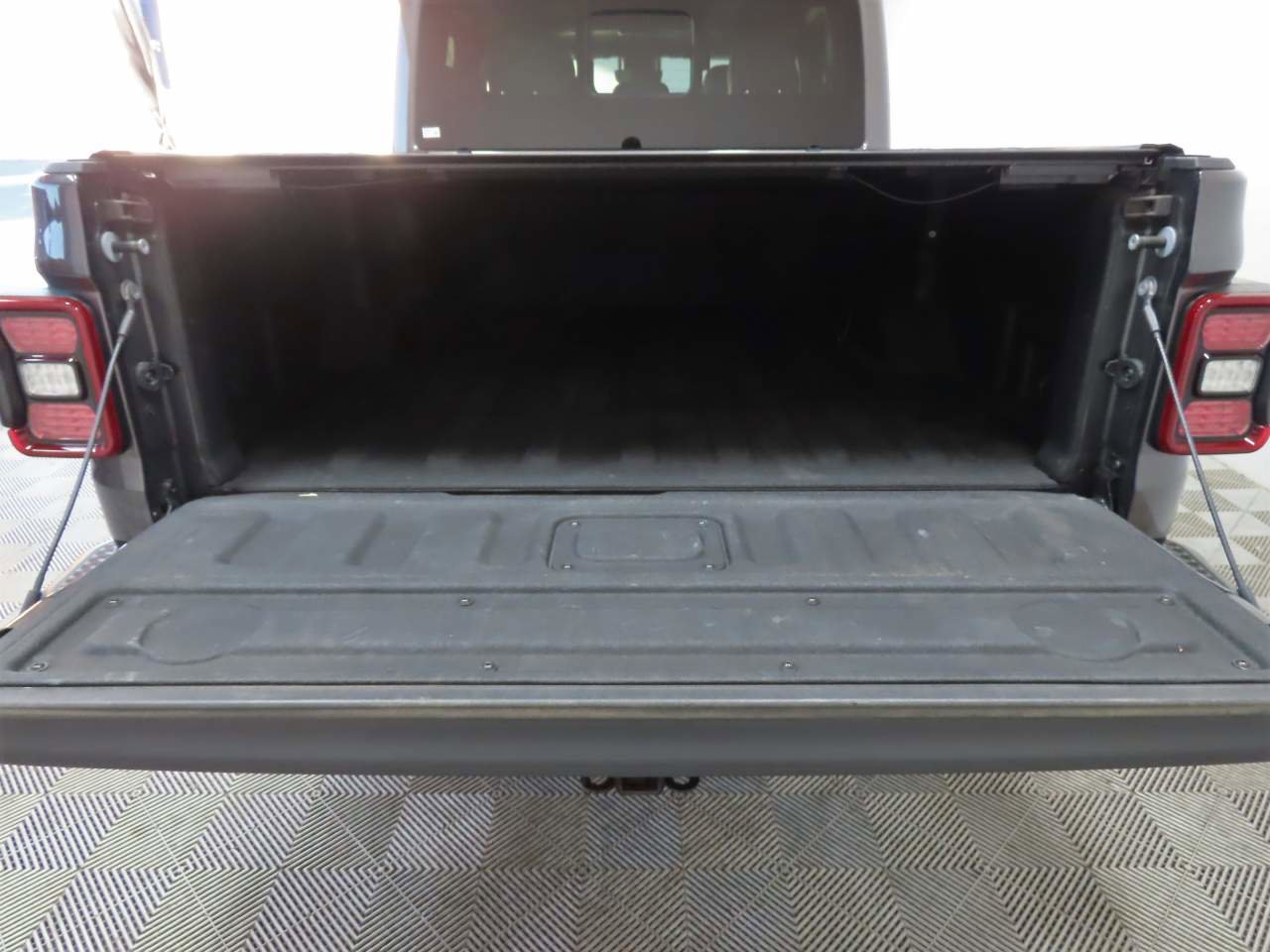 Used 2021 Jeep Gladiator Overland image 22