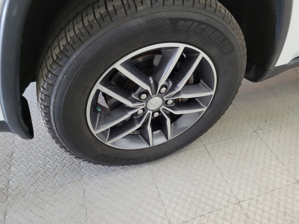 Used 2017 Jeep Grand Cherokee Limited AWD/4WD image 31