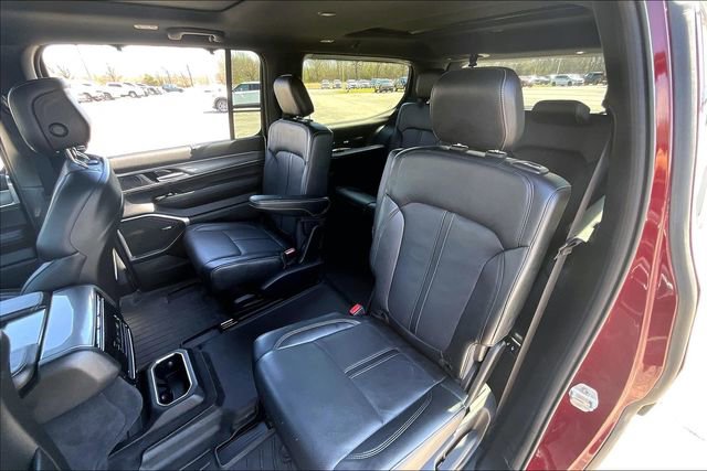 Used 2022 Jeep Wagoneer Series III AWD/4WD image 22