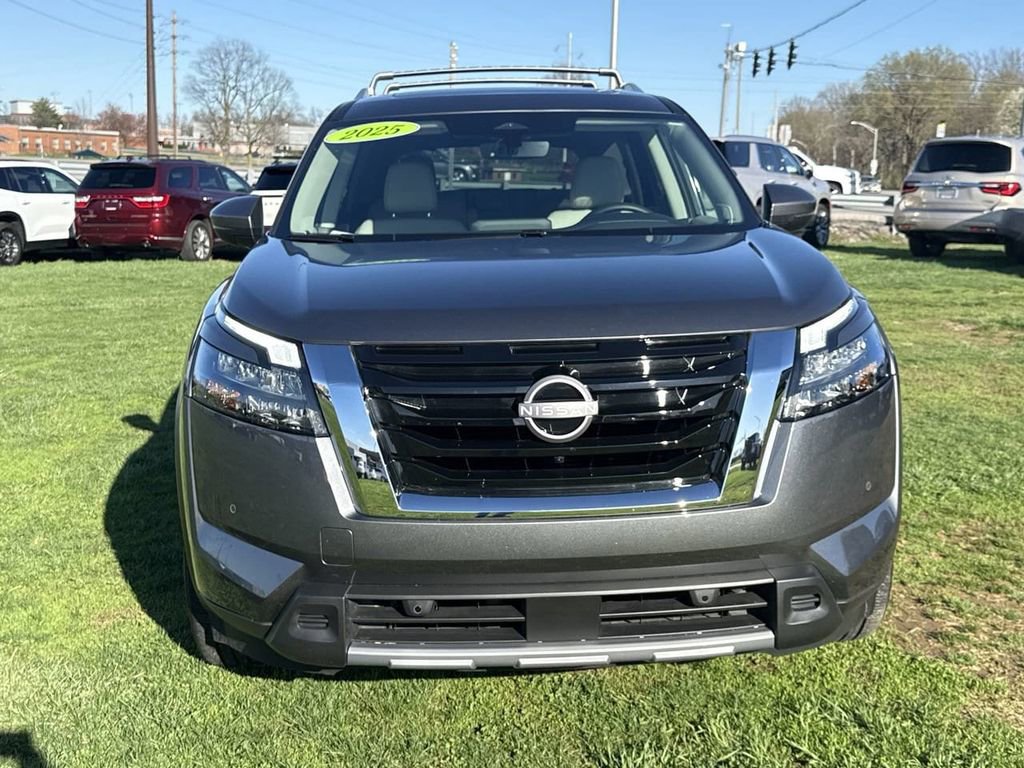 Used 2025 Nissan Pathfinder SL w/ SL Premium Package image 16