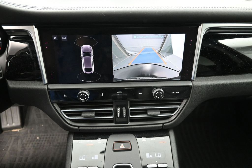 Certified 2023 Porsche Macan Turbo AWD/4WD image 20
