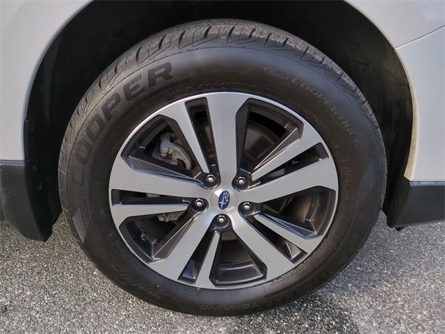 Used 2018 Subaru Outback 2.5i Limited w/ Popular Package #2 image 11