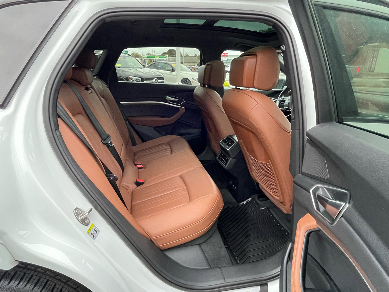 Used 2023 Audi e-tron Premium Plus w/ Premium Plus Package image 21