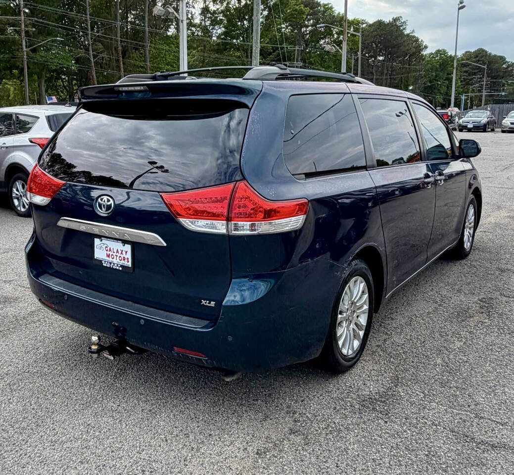 Used 2012 Toyota Sienna XLE FWD image 4