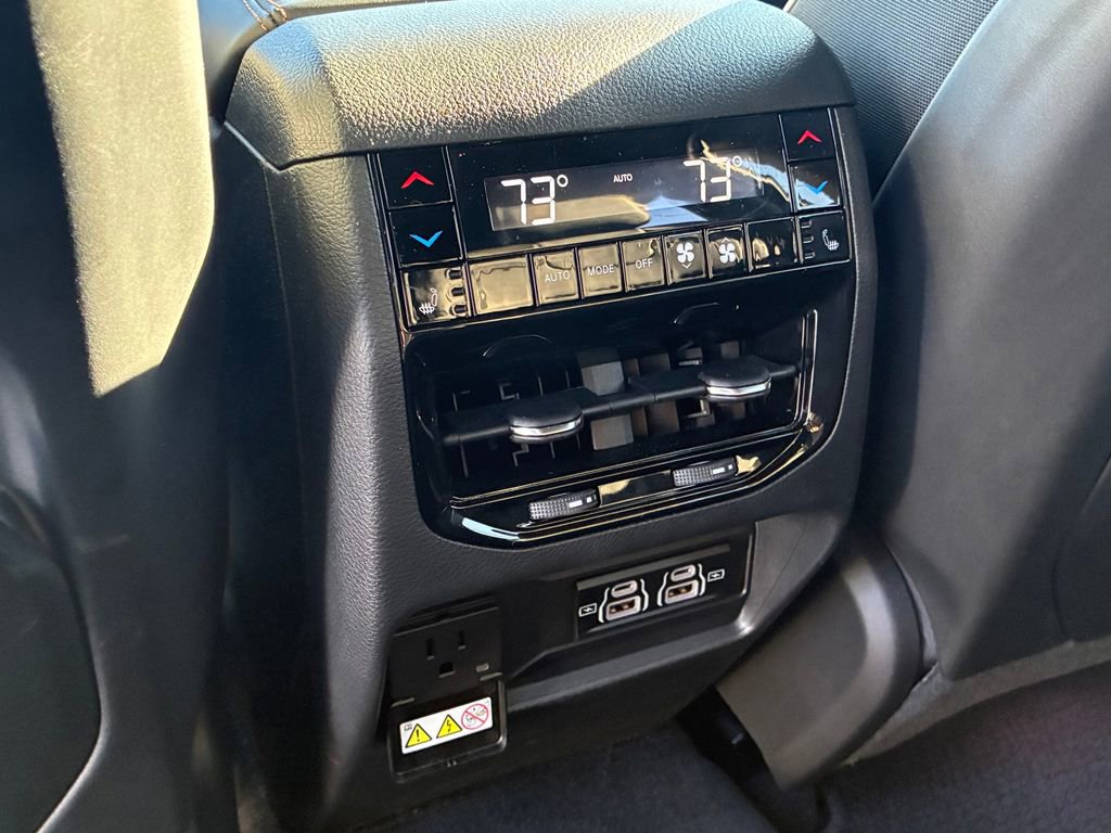 Used 2025 Jeep Grand Cherokee Summit image 17